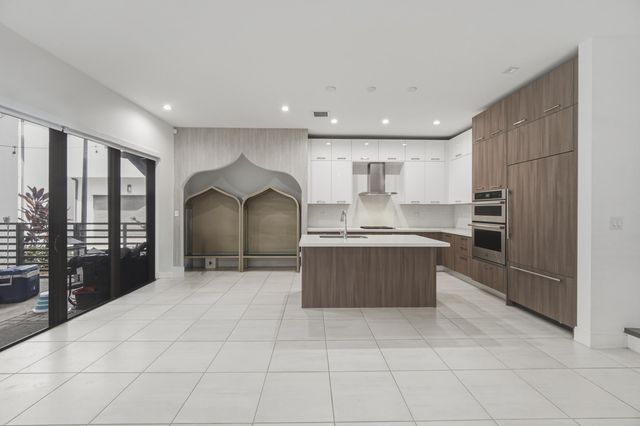 8272 NW 44th Terrace, Doral, FL 33166