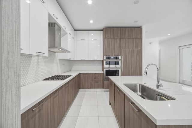 8272 NW 44th Terrace, Doral, FL 33166