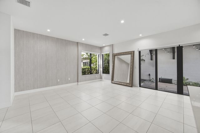 8272 NW 44th Terrace, Doral, FL 33166