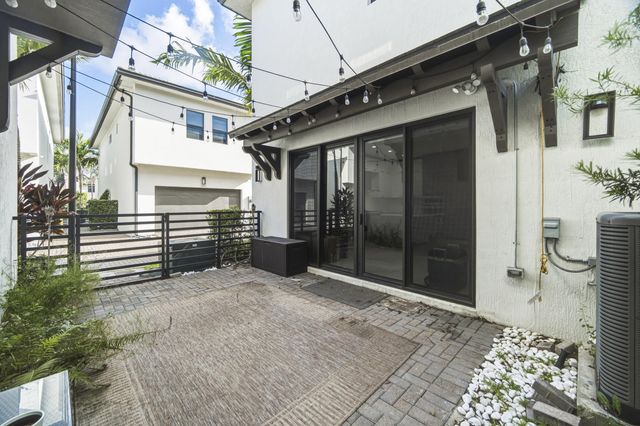 8272 NW 44th Terrace, Doral, FL 33166