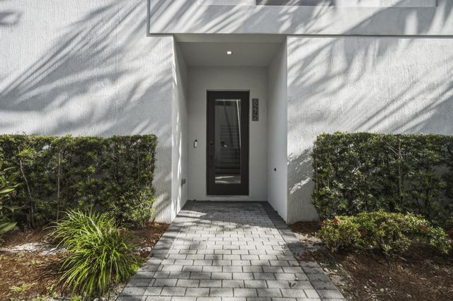 8272 NW 44th Terrace, Doral, FL 33166