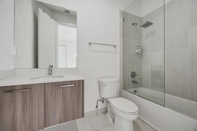 8272 NW 44th Terrace, Doral, FL 33166