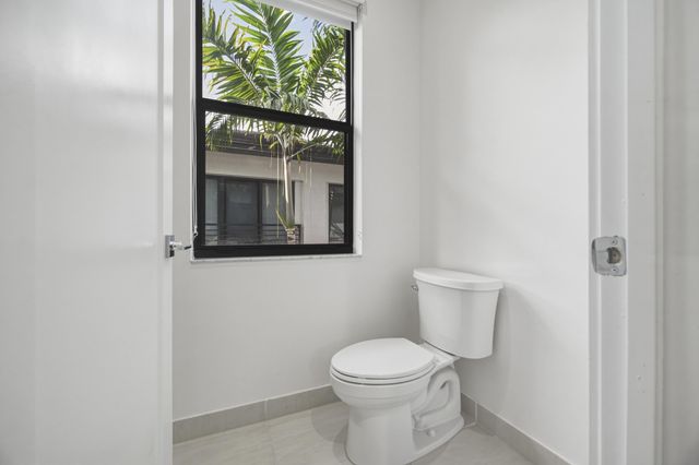 8272 NW 44th Terrace, Doral, FL 33166