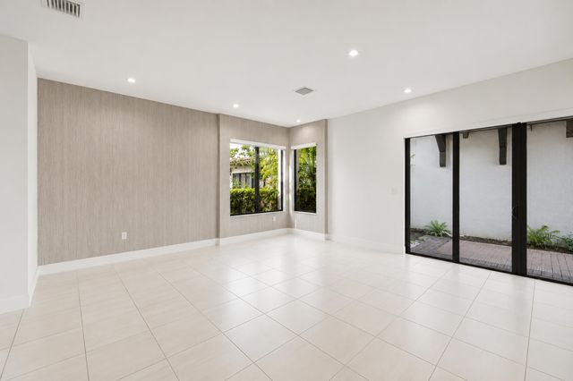 8272 NW 44th Terrace, Doral, FL 33166