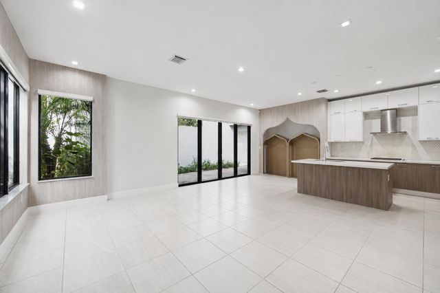 8272 NW 44th Terrace, Doral, FL 33166