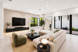 8272 NW 44th Terrace, Doral, FL 33166