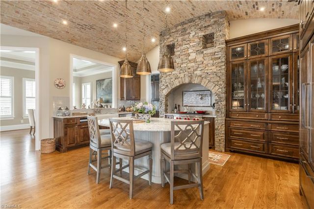 7955 Valley View Drive, Clemmons, NC 27012