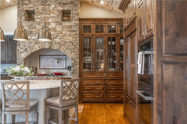 7955 Valley View Drive, Clemmons, NC 27012