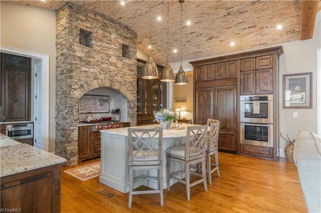 7955 Valley View Drive, Clemmons, NC 27012