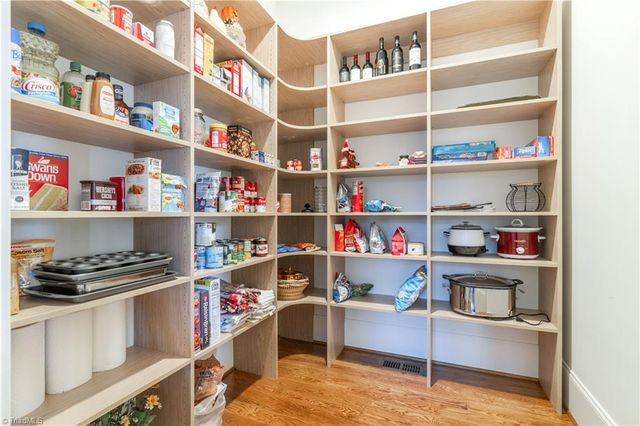 7955 Valley View Drive, Clemmons, NC 27012