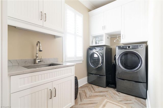 7955 Valley View Drive, Clemmons, NC 27012