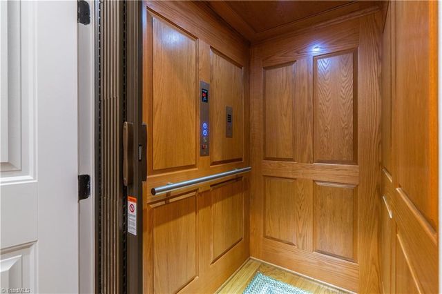 7955 Valley View Drive, Clemmons, NC 27012