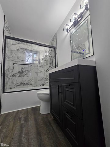 1043 Balmoral Parkway, Flint, MI 48532