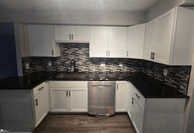 1043 Balmoral Parkway, Flint, MI 48532