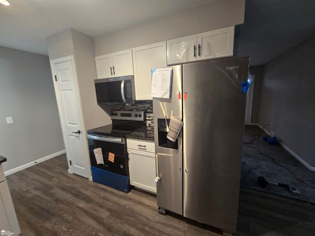 1043 Balmoral Parkway, Flint, MI 48532