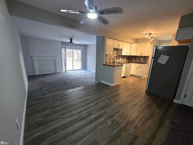 1043 Balmoral Parkway, Flint, MI 48532