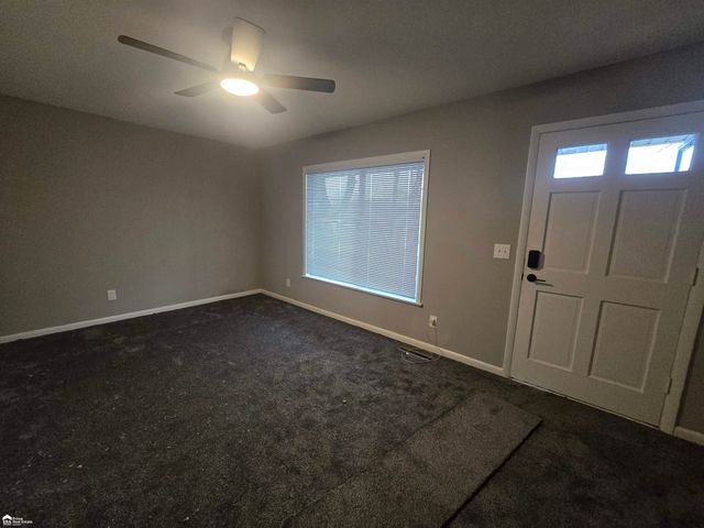 1043 Balmoral Parkway, Flint, MI 48532