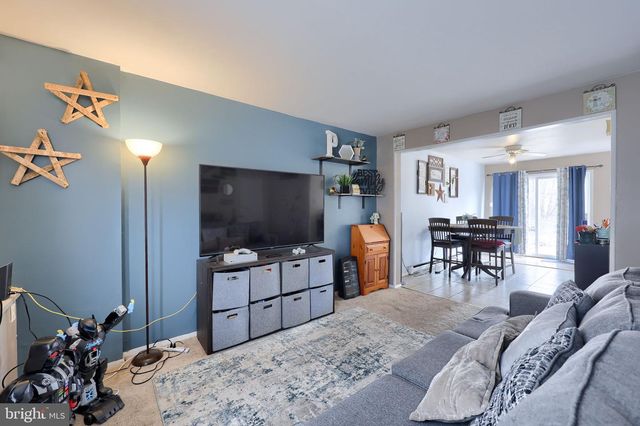 338 JUNIPER DR, Etters, PA 17319