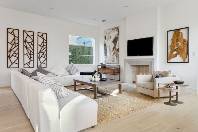 7526 Kenwell Street, Dallas, TX 75209