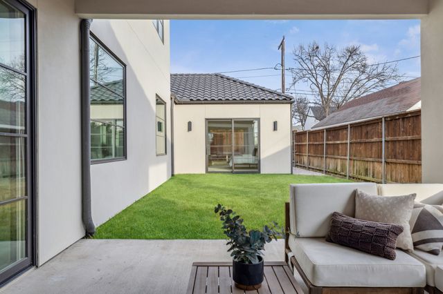 7526 Kenwell Street, Dallas, TX 75209