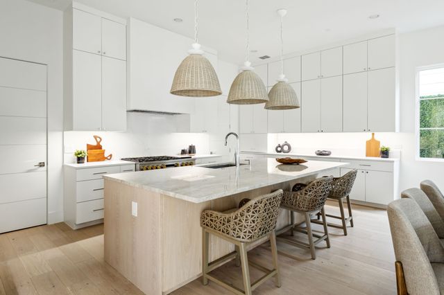 7526 Kenwell Street, Dallas, TX 75209