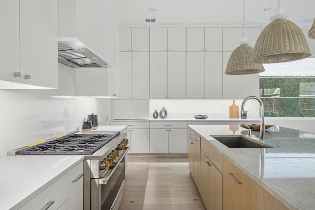 7526 Kenwell Street, Dallas, TX 75209