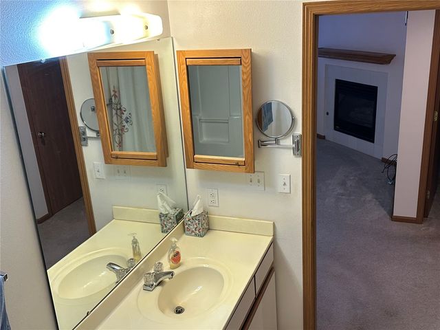 6430 Creekside Drive NE 4, Cedar Rapids, IA 52402