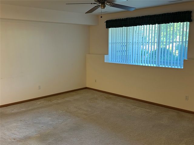 6430 Creekside Drive NE 4, Cedar Rapids, IA 52402