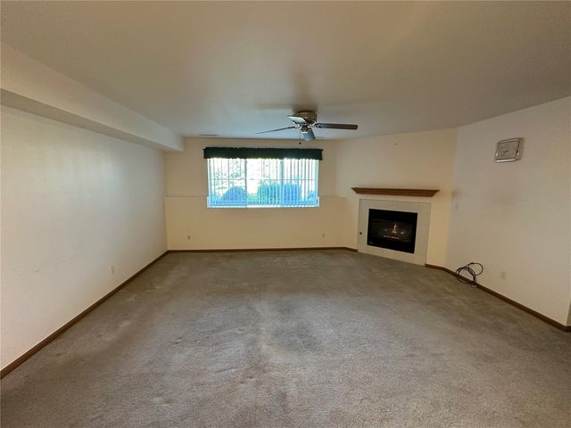 6430 Creekside Drive NE 4, Cedar Rapids, IA 52402