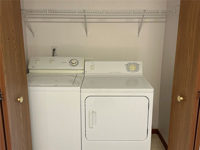 6430 Creekside Drive NE 4, Cedar Rapids, IA 52402