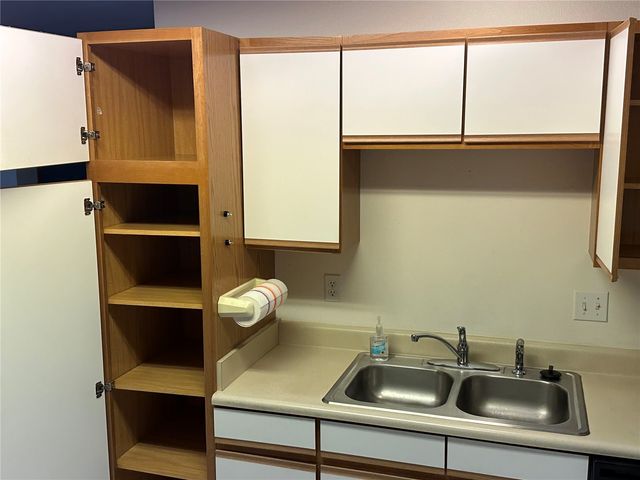 6430 Creekside Drive NE 4, Cedar Rapids, IA 52402