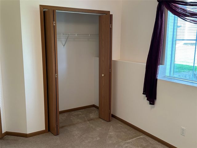 6430 Creekside Drive NE 4, Cedar Rapids, IA 52402