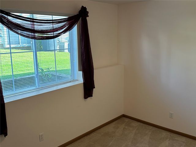 6430 Creekside Drive NE 4, Cedar Rapids, IA 52402