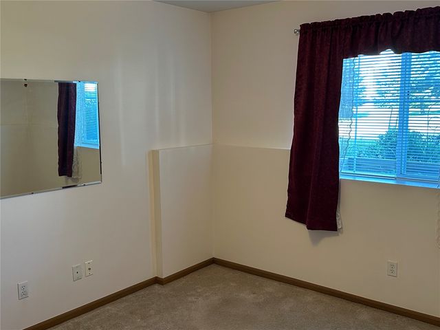 6430 Creekside Drive NE 4, Cedar Rapids, IA 52402