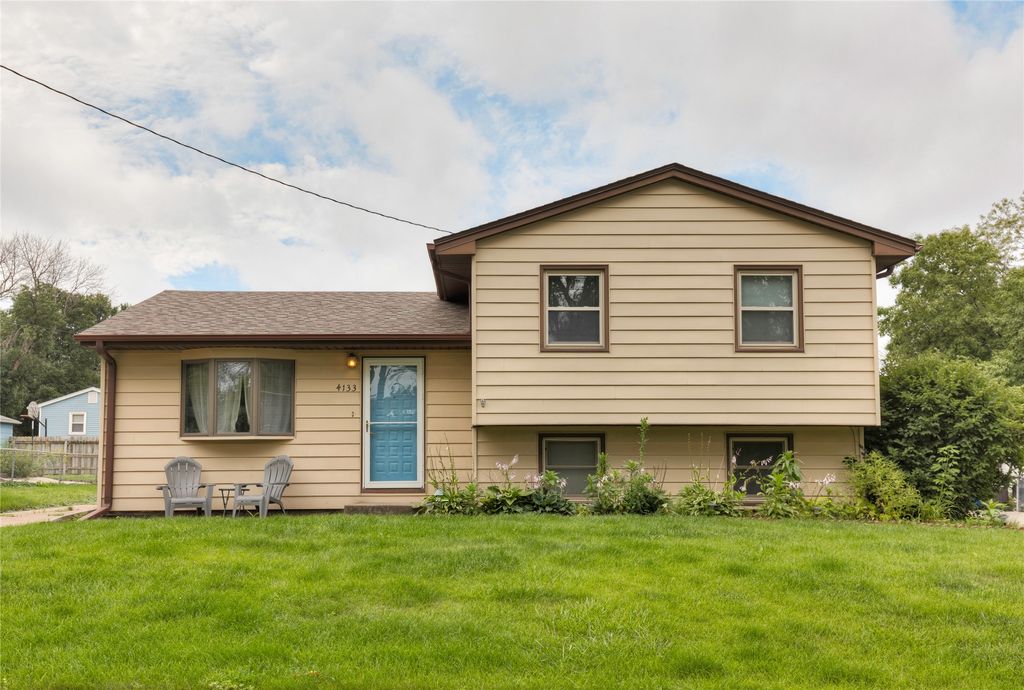 4133 E Madison Avenue, Des Moines, IA 50317