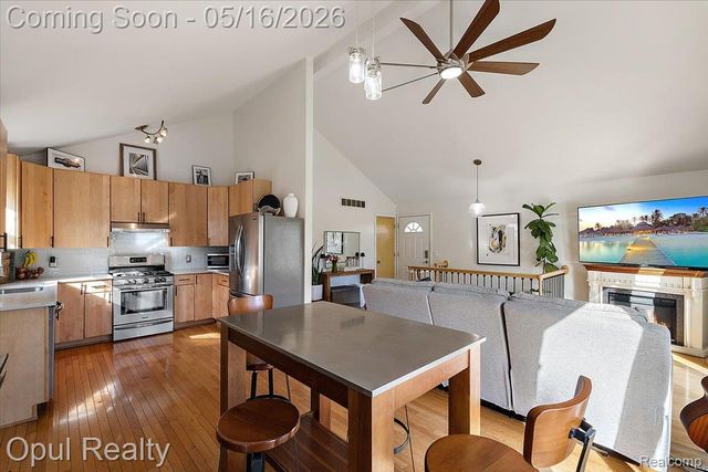 4395 Navarra Avenue, White Lake Charter Township, MI 48383