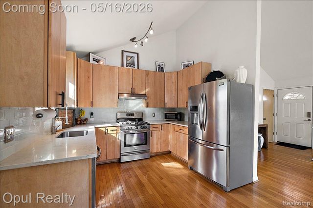 4395 Navarra Avenue, White Lake Charter Township, MI 48383