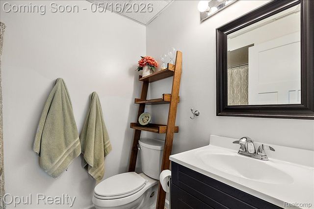 4395 Navarra Avenue, White Lake Charter Township, MI 48383