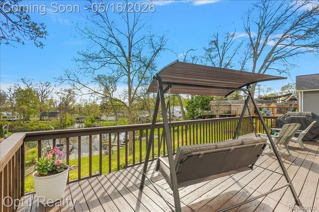 4395 Navarra Avenue, White Lake Charter Township, MI 48383