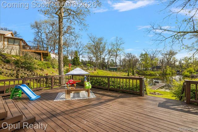 4395 Navarra Avenue, White Lake Charter Township, MI 48383