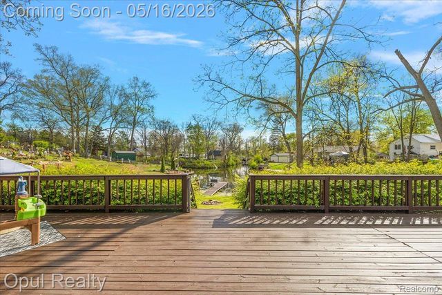 4395 Navarra Avenue, White Lake Charter Township, MI 48383