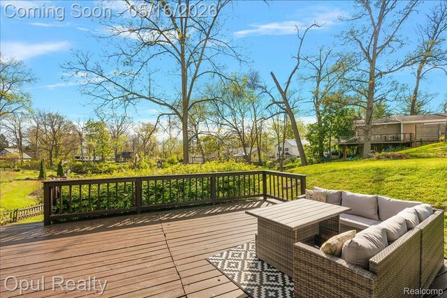 4395 Navarra Avenue, White Lake Charter Township, MI 48383
