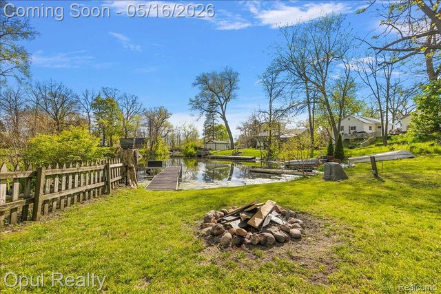 4395 Navarra Avenue, White Lake Charter Township, MI 48383