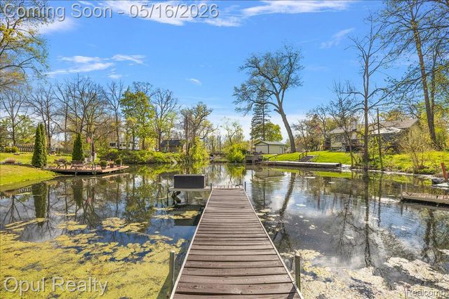 4395 Navarra Avenue, White Lake Charter Township, MI 48383