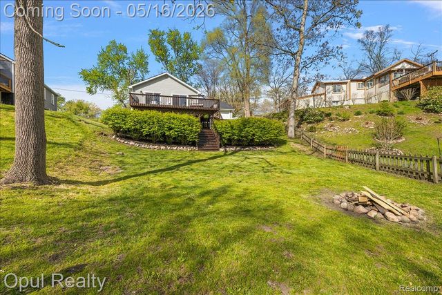 4395 Navarra Avenue, White Lake Charter Township, MI 48383