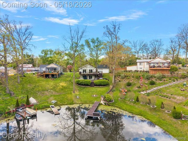 4395 Navarra Avenue, White Lake Charter Township, MI 48383