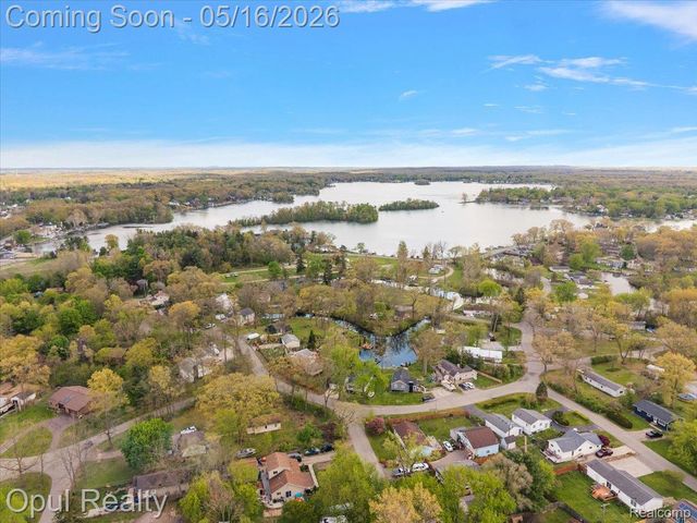 4395 Navarra Avenue, White Lake Charter Township, MI 48383