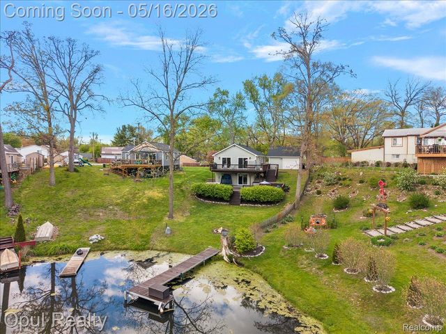 4395 Navarra Avenue, White Lake Charter Township, MI 48383