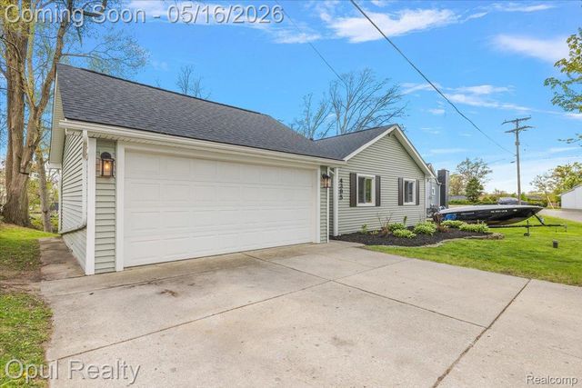 4395 Navarra Avenue, White Lake Charter Township, MI 48383