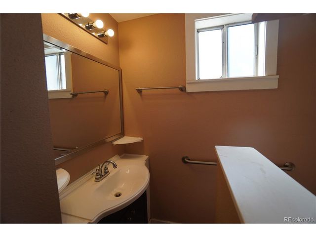 216 Indiana Ave, Walsenburg, CO 81089